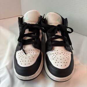 Boys Nike Air Jordan Black and White Sneakers Size 5